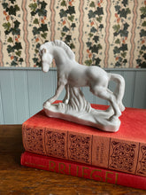 Load image into Gallery viewer, Vintage Ornament paard