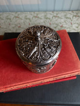 Load image into Gallery viewer, Verzilverd opbergdoosje.