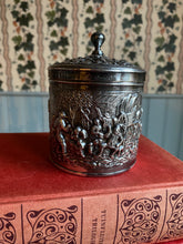 Load image into Gallery viewer, Verzilverd opbergdoosje.