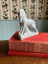 Load image into Gallery viewer, Vintage Ornament paard