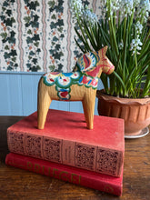 Load image into Gallery viewer, Nils olsson dala horse