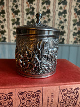 Load image into Gallery viewer, Verzilverd opbergdoosje.
