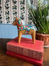 Load image into Gallery viewer, Nils olsson dala horse
