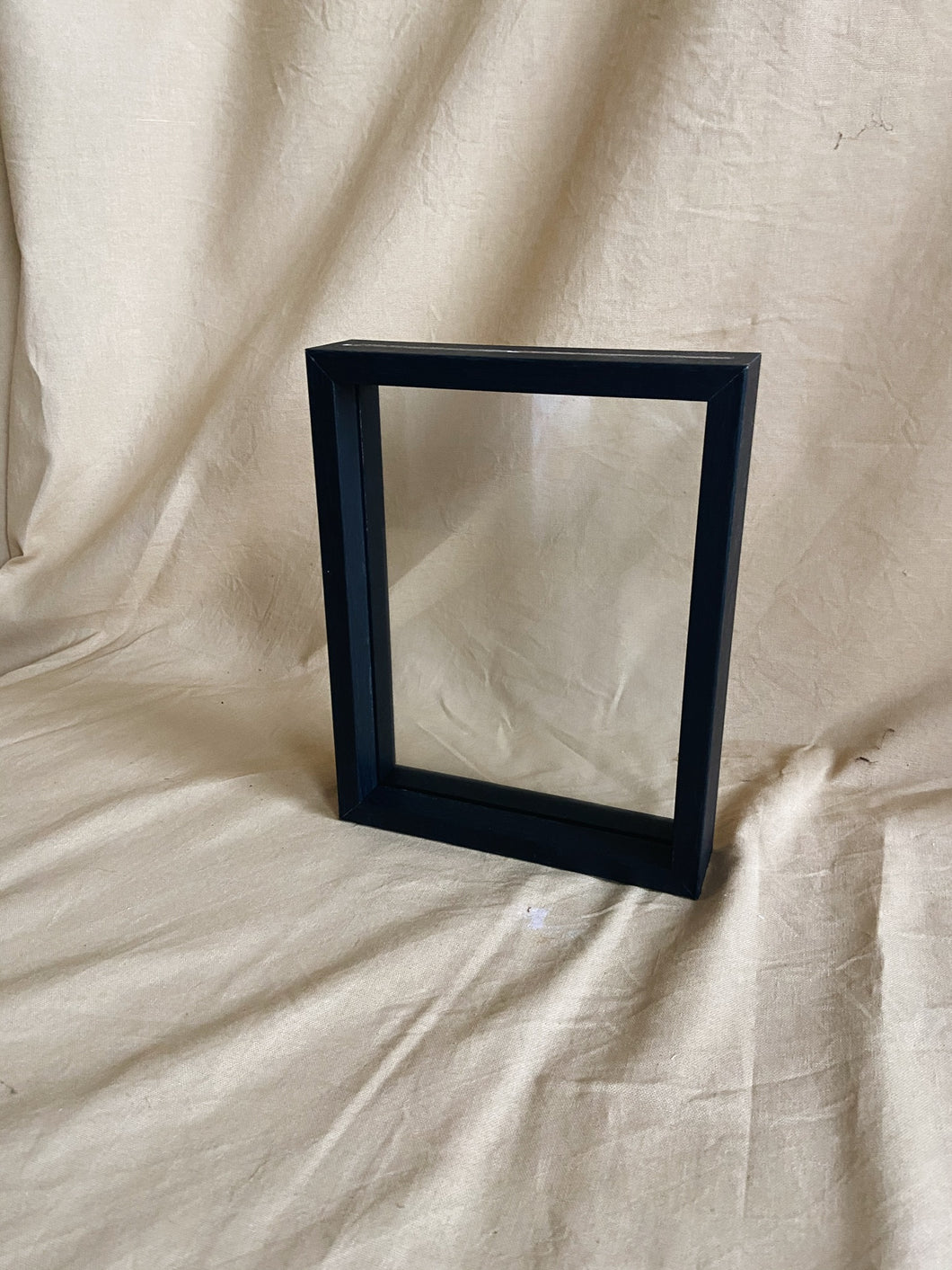 Small floating frame (Black)