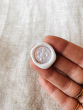 Load image into Gallery viewer, Wax Seal French Lily White
