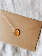 Load image into Gallery viewer, Wax Seal Crescent Moon Gold