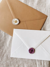Load image into Gallery viewer, Wax Seal Daisy